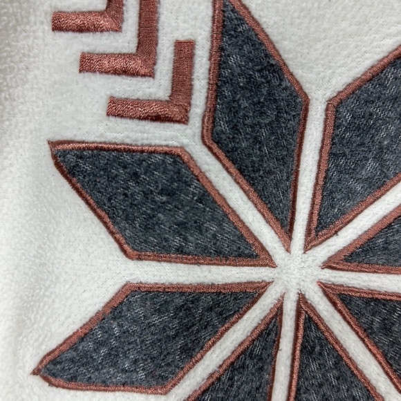 Winter Snowflake White Turtle Crew Neck Sweatshirt Cozy Pullover Christmas - Picture 4 of 8